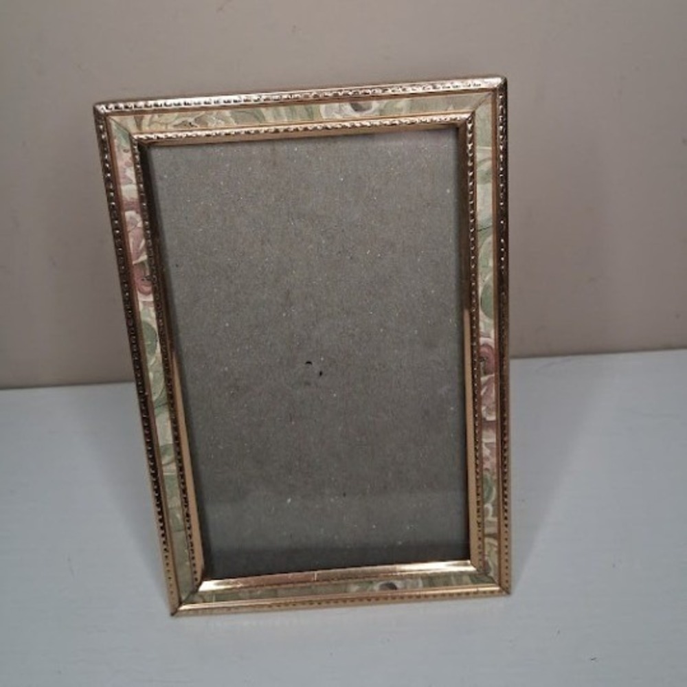 Vintage Gold Tone Picture Frame Floral Inlay Accent 3.25x5.25 Desk Frame